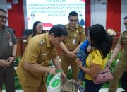 Bupati Jemmy Kumendong serahkan bantuan bencana kebakaran dan anak penderita stunting