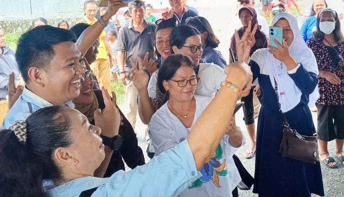 Jadi Idola Emak-emak, Randito Maringka Seriusi Aspirasi Warga