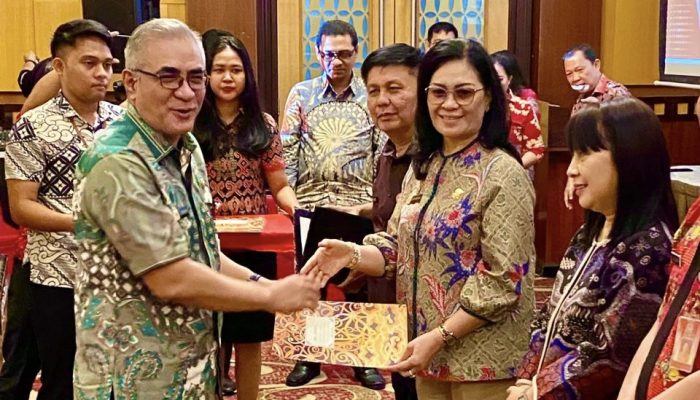 Diterima Sekda Lynda Watania, Pemkab Minahasa raih penghargaan di bidang Pengadaan Sistem Elektronik