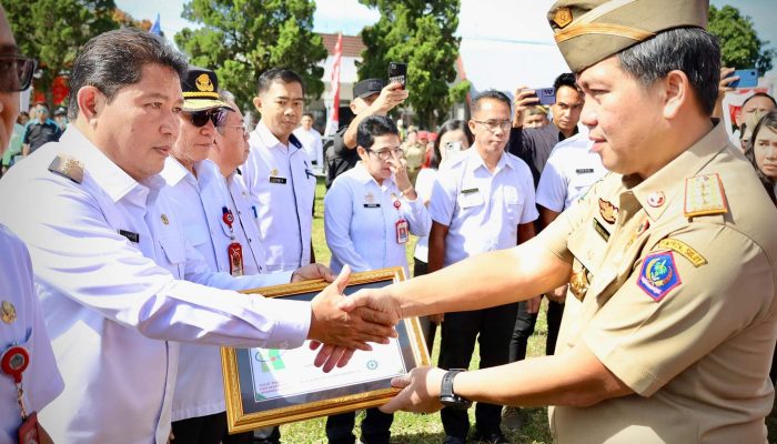 Bupati Kumendong terima penghargaan K3 dari Kemenaker RI