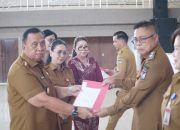 Rumate dan Karouw terima SK Plt Kepala Dinas oleh Bupati RD