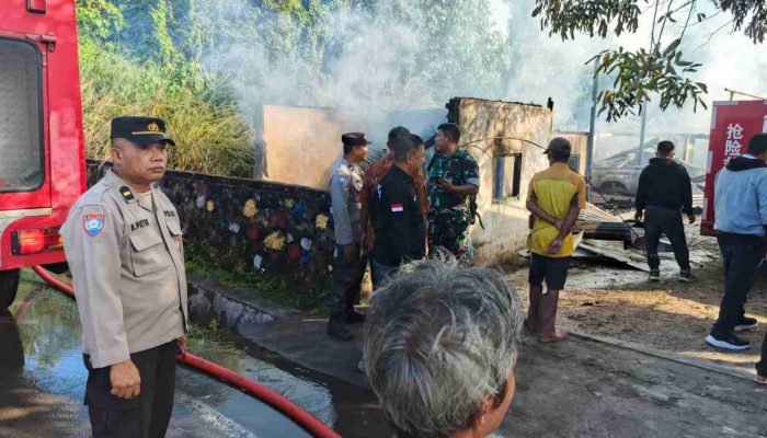 Polsek Matuari Bantu Amankan Kebakaran Hebat di Tanjung Merah
