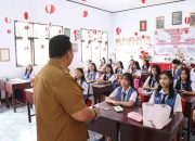 Pastikan pelayanan berjalan baik, Bupati Robbie kunker di Kantor Camat Kawangkoan dan SMPN 1 Langowan