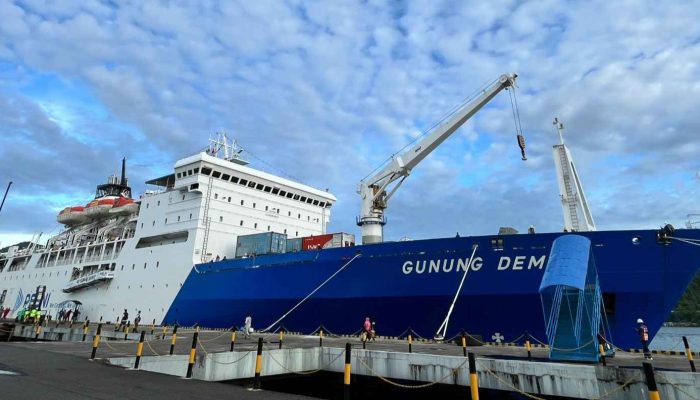 KM Gunung Dempo Sandar di Pelabuhan Bitung, Angkut Ratusan Penumpang