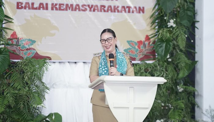 Vanda Sarundajang apreseasi komitmen pemdes Kiawa Dua Timur bangun desanya