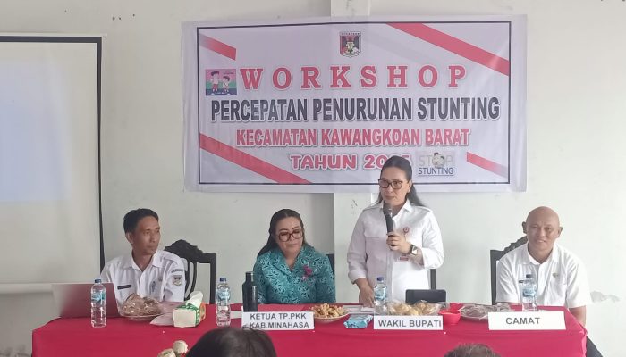 Wabup Vasung dan Ketua TP PKK Martina Dondokambey Lengkong beri materi di workshop penurunan stunting di Desa Kayuuwi