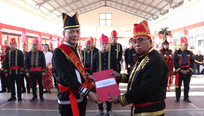 Bupati Robby Dondokambey lantik Caroll Senduk ketua MKM Kota Tomohon