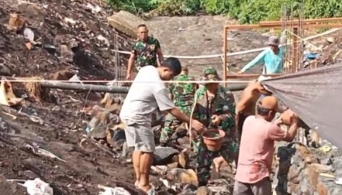 Gotong Royong TNI dan Warga Bangun Jembatan Beton, Akses Girian Indah Perlahan Terbuka