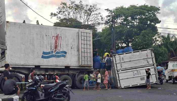 Kontainer Bermuatan Ikan Segar Terlepas di Jalan Yos Sudarso Bitung, Polisi Pastikan Situasi Tetap Aman